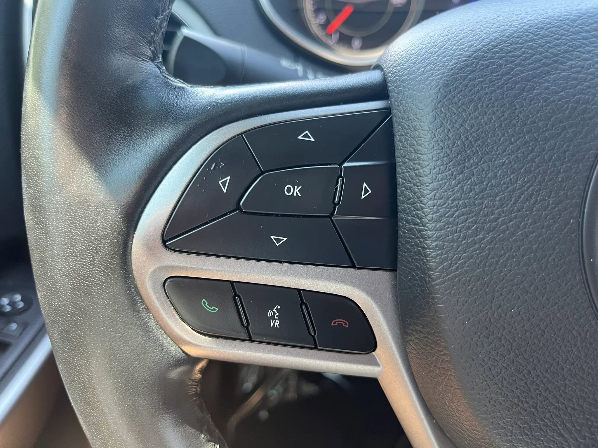 Used 2021 Jeep Cherokee Limited image 22