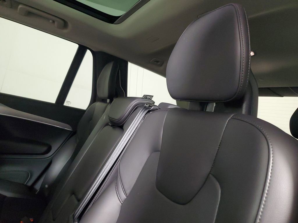 Certified 2025 Volvo XC90 B5 Core AWD/4WD image 13
