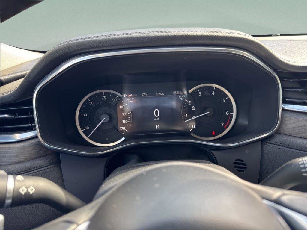 Used 2022 Jaguar XF SE image 16