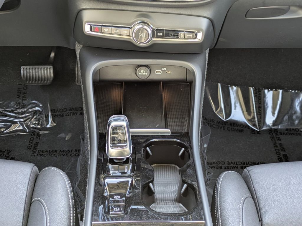 New 2025 Volvo XC40 B5 Plus w/ Protection Package Premier image 20