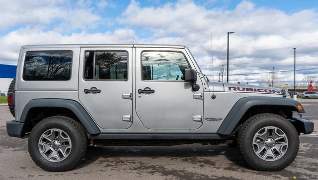 Used 2017 Jeep Wrangler Unlimited Rubicon w/ Connectivity Group image 5