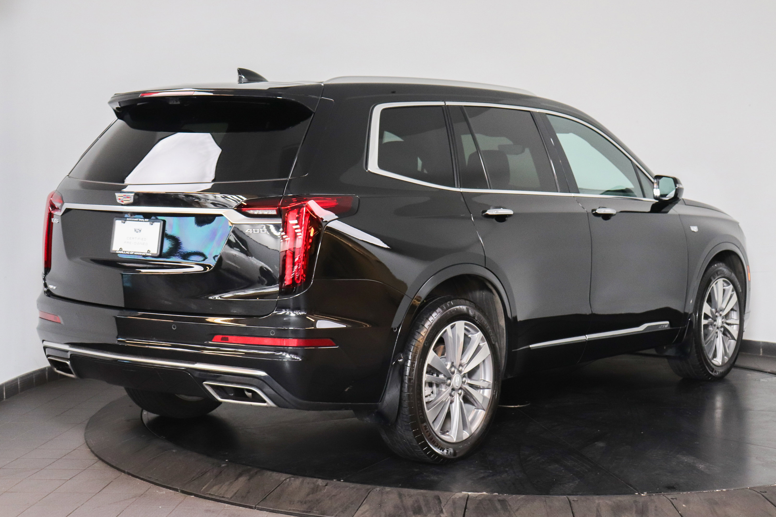 Used 2024 Cadillac XT6 Premium Luxury w/ Technology Package AWD/4WD image 6