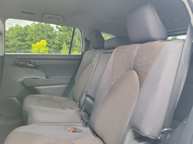 Used 2023 Toyota Highlander L FWD image 8