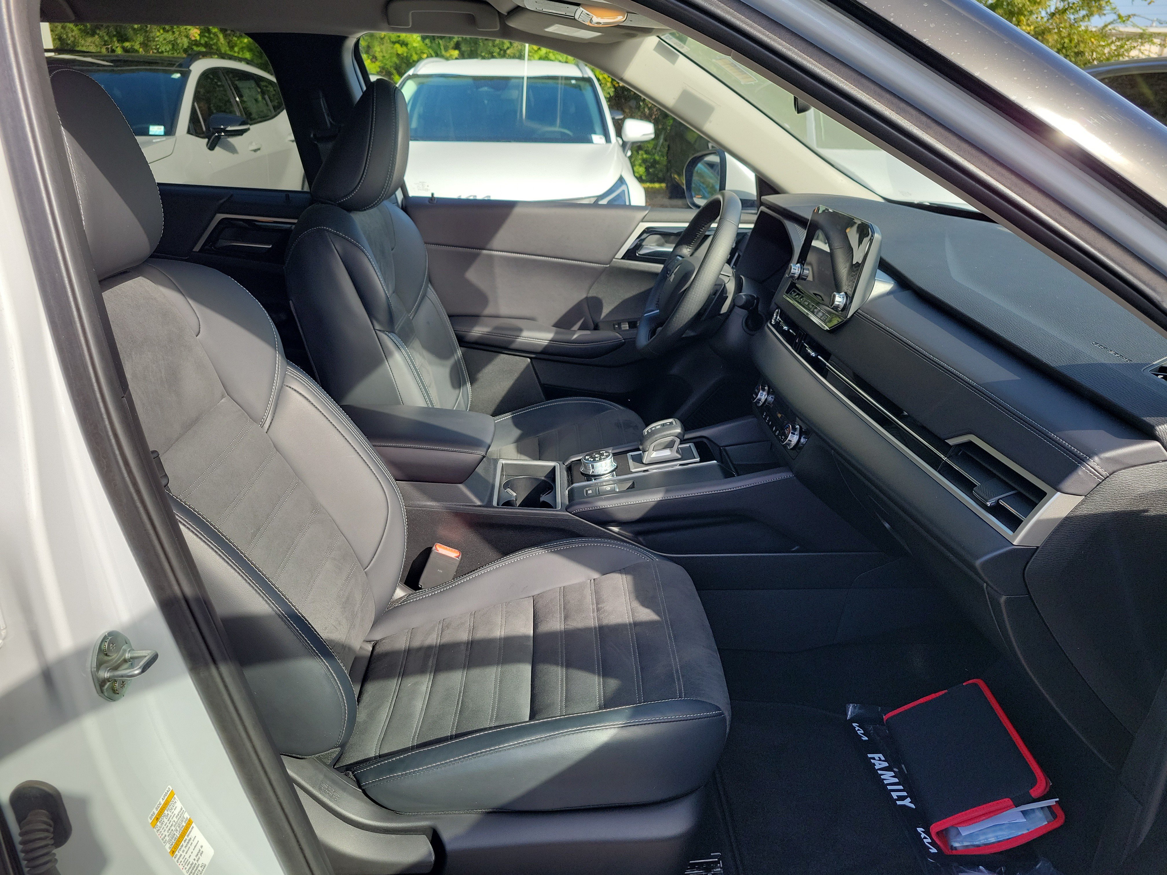 Used 2023 Mitsubishi Outlander SE AWD/4WD image 5
