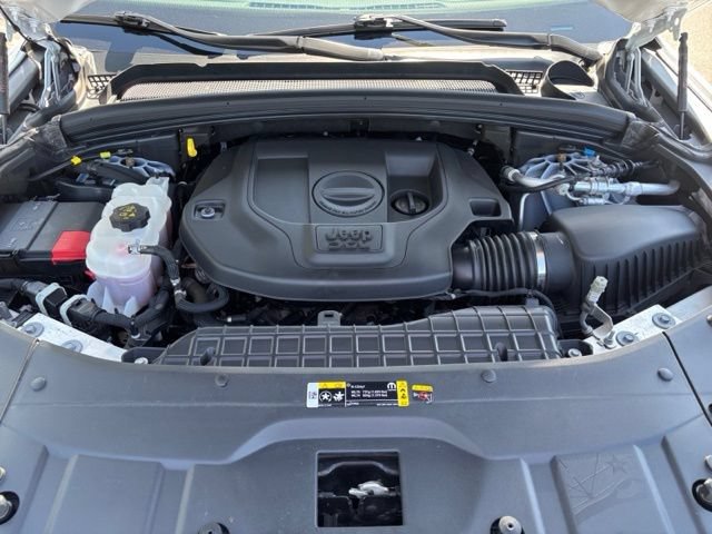Used 2024 Jeep Grand Cherokee Summit AWD/4WD image 28