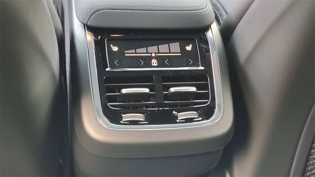 New 2026 Volvo XC60 B5 Ultra w/ Climate Package image 30