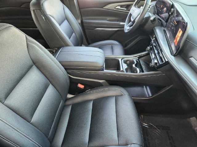 Used 2025 Chevrolet Traverse LT w/ Driver Confidence Package FWD image 19