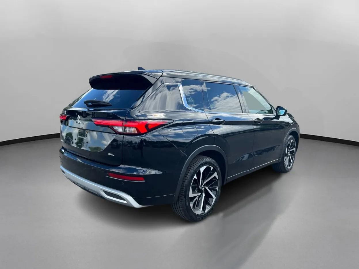 Used 2023 Mitsubishi Outlander SEL 40th Anniversary AWD/4WD image 9