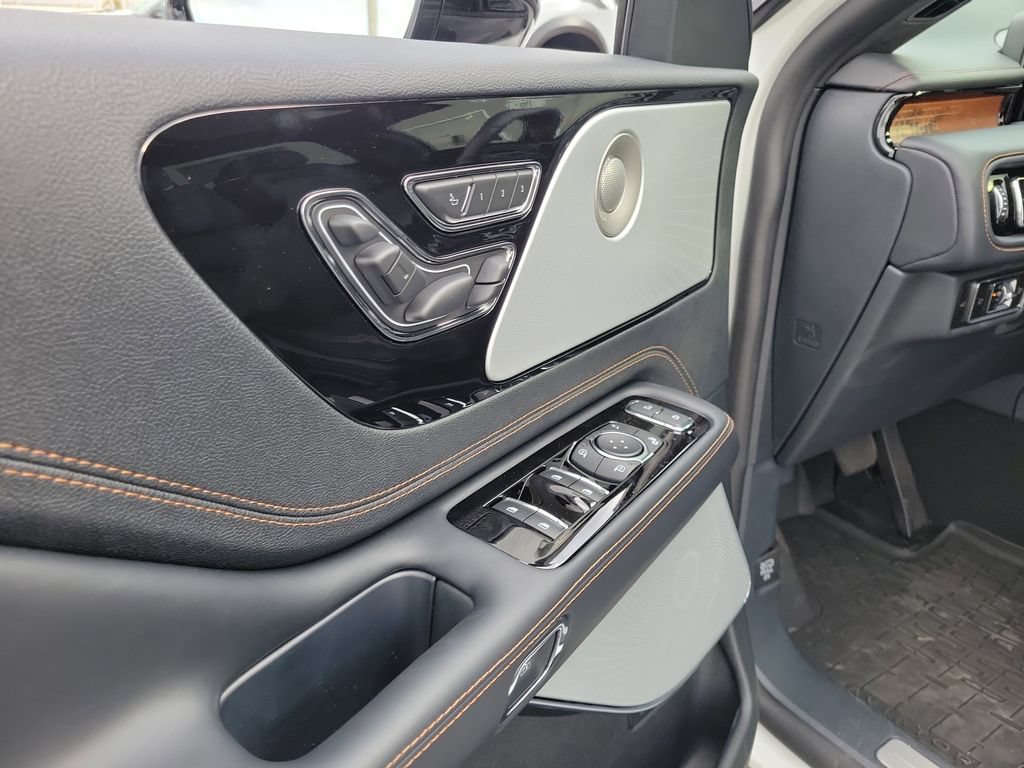 New 2026 Lincoln Aviator Black Label w/ Jet Appearance Package AWD/4WD image 20