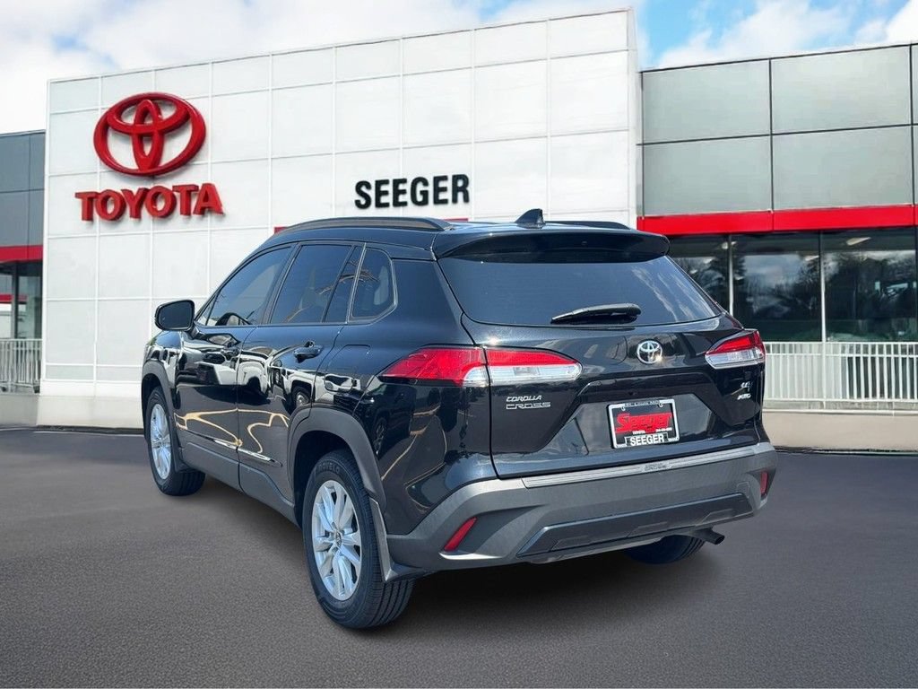 Used 2022 Toyota Corolla Cross LE w/ Moonroof Package AWD/4WD image 9