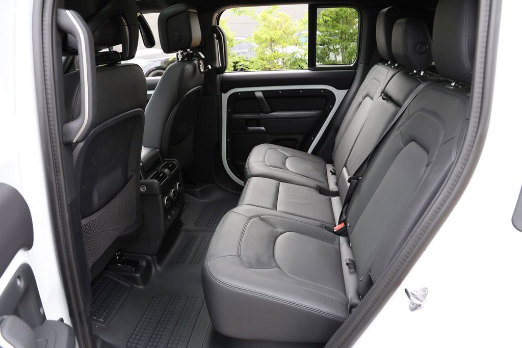 Used 2025 Land Rover Defender 110 X-Dynamic SE AWD/4WD image 18