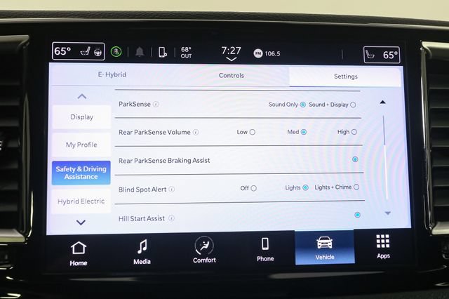 Used 2023 Chrysler Pacifica Touring-L FWD image 27