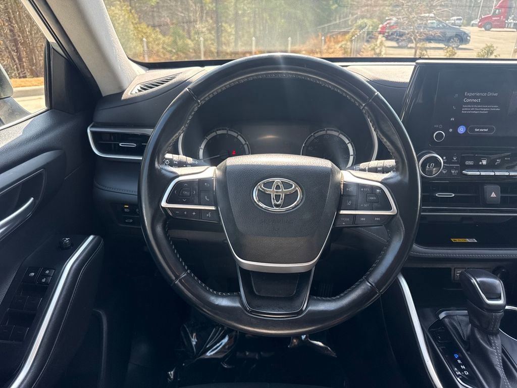 Used 2023 Toyota Highlander XLE image 18