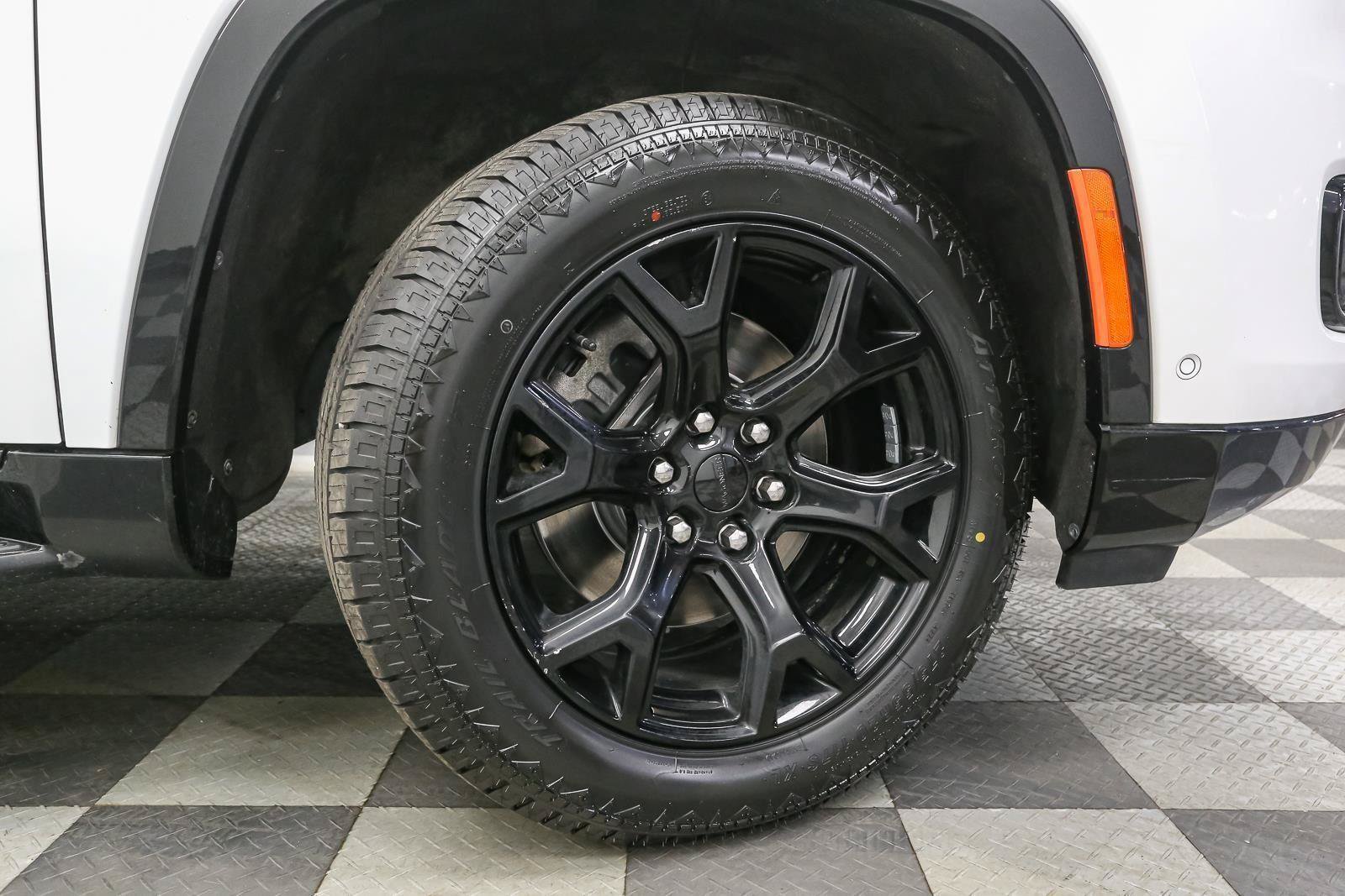 Used 2024 Jeep Wagoneer Series II AWD/4WD image 15