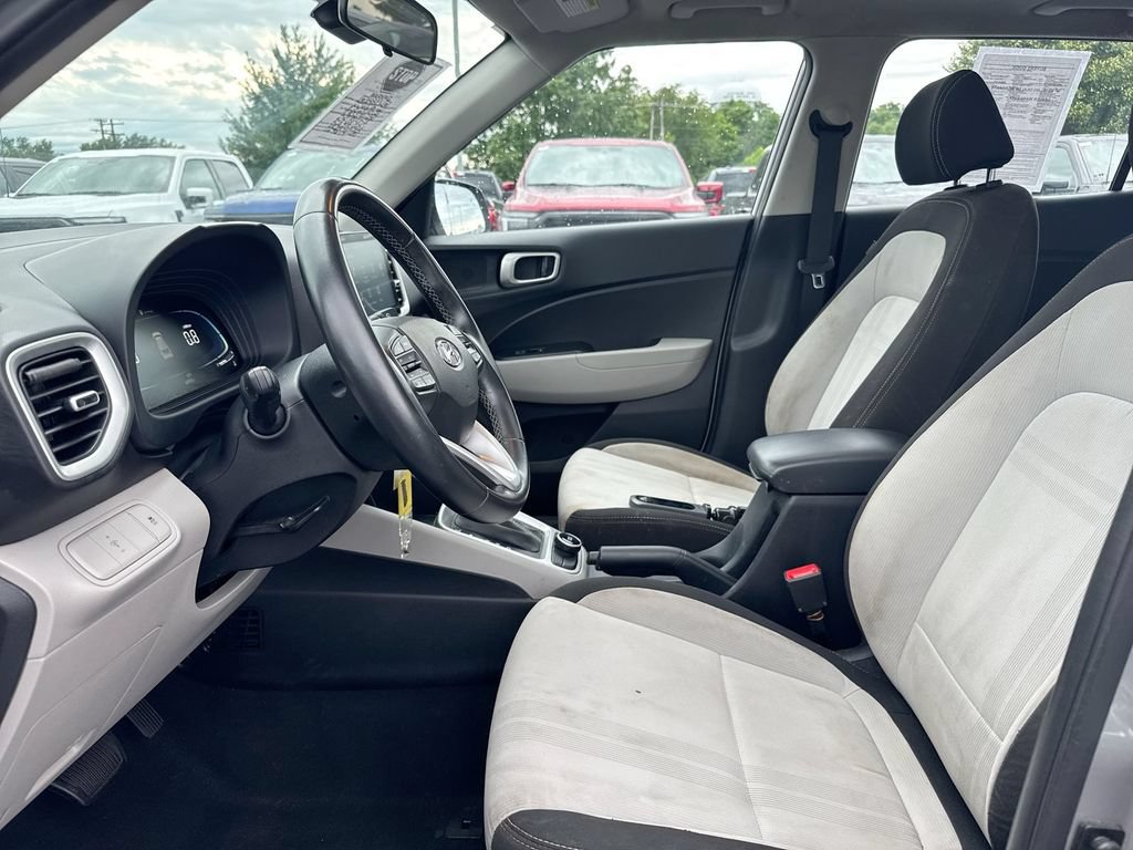Used 2023 Hyundai Venue SEL FWD image 20