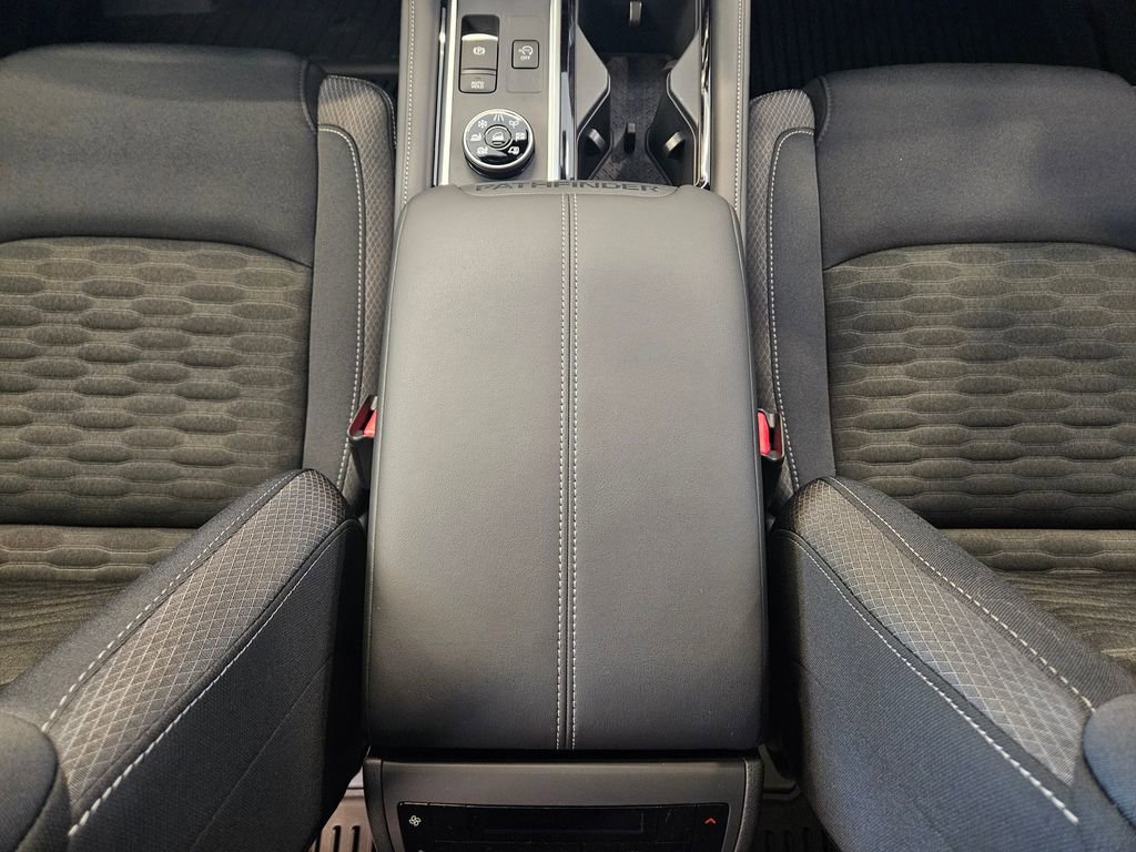 New 2025 Nissan Pathfinder SV w/ Black Appearance Package AWD/4WD image 20