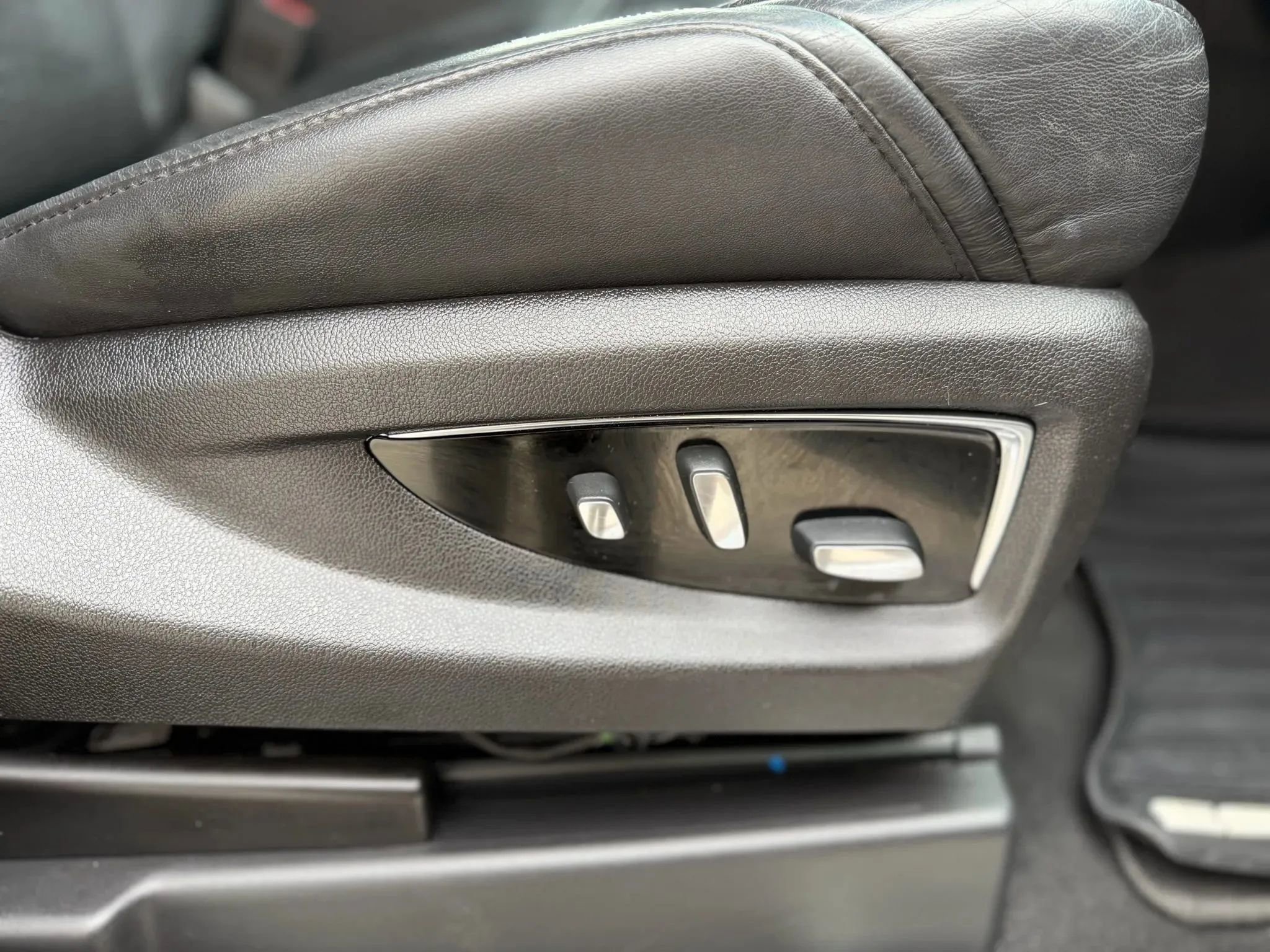 Used 2018 Cadillac Escalade Luxury image 11