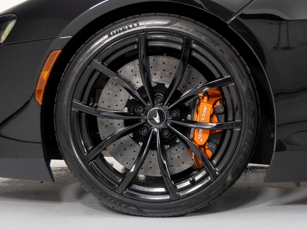 Used 2023 McLaren Artura RWD image 9