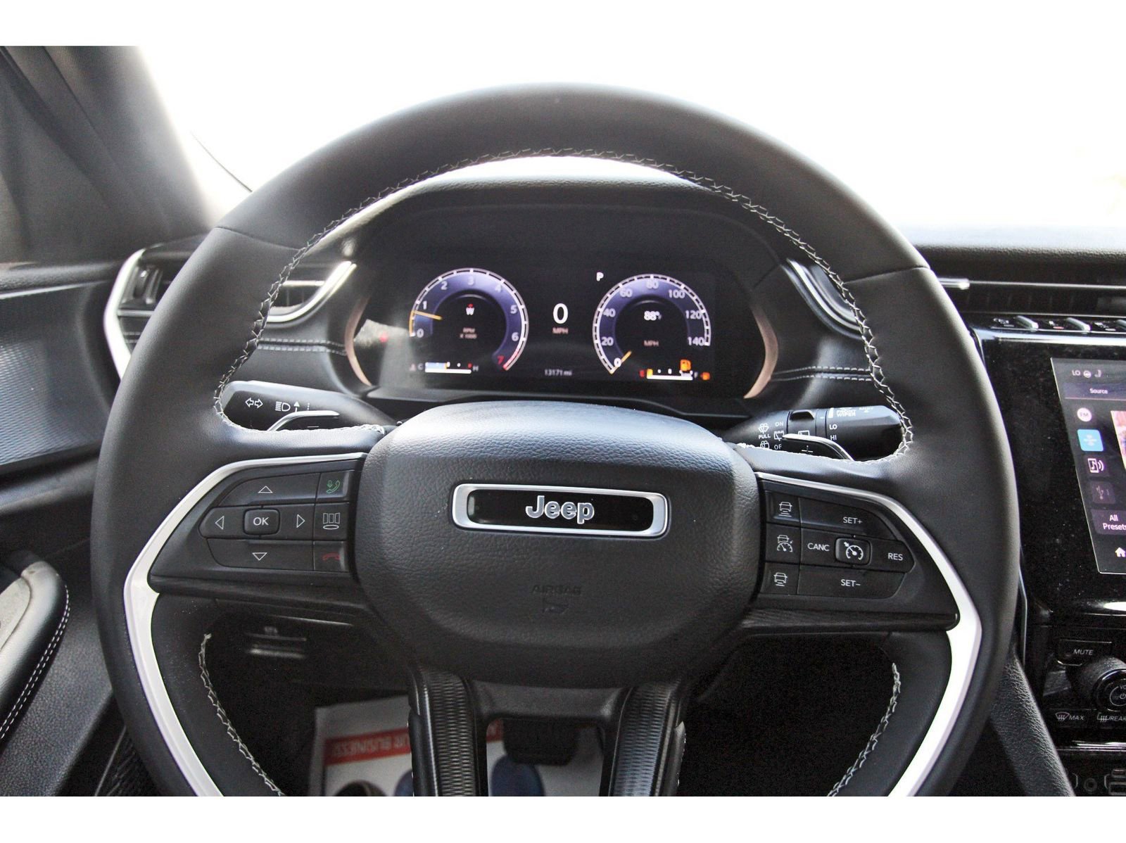 Used 2025 Jeep Grand Cherokee L Altitude RWD image 17