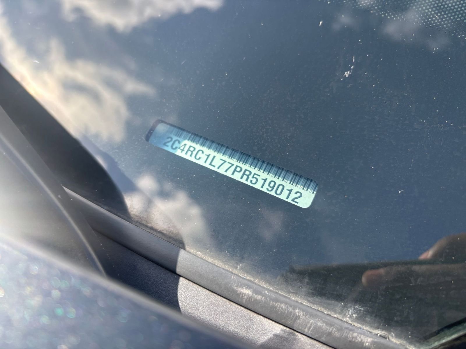 Used 2023 Chrysler Pacifica Touring-L image 30