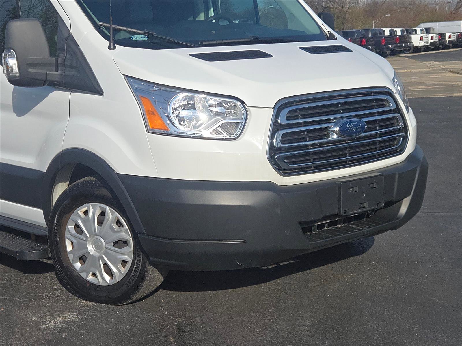 Used 2018 Ford Transit 350 XLT image 2