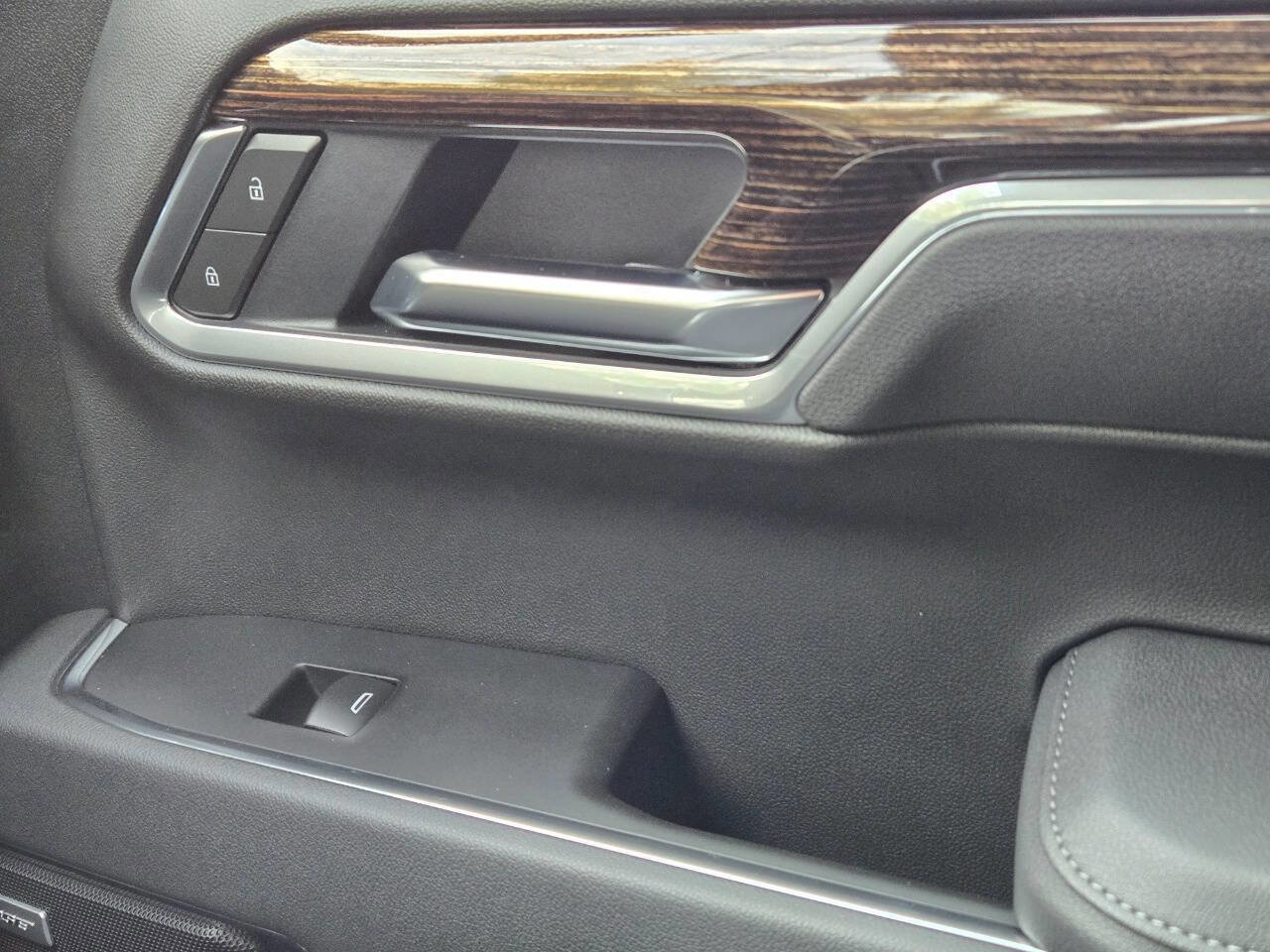 Used 2025 GMC Sierra 1500 Elevation w/ Elevation Premium Package image 38