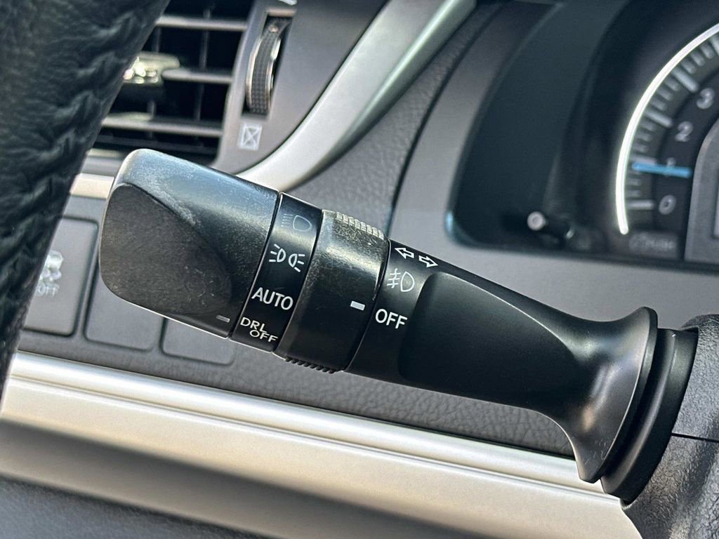 Used 2013 Toyota Camry SE image 17