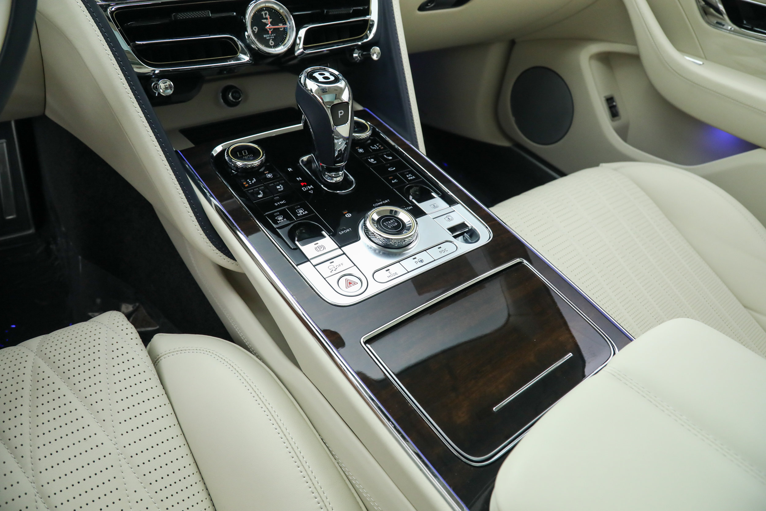 Used 2022 Bentley Flying Spur Plug-In Hybrid AWD/4WD image 30