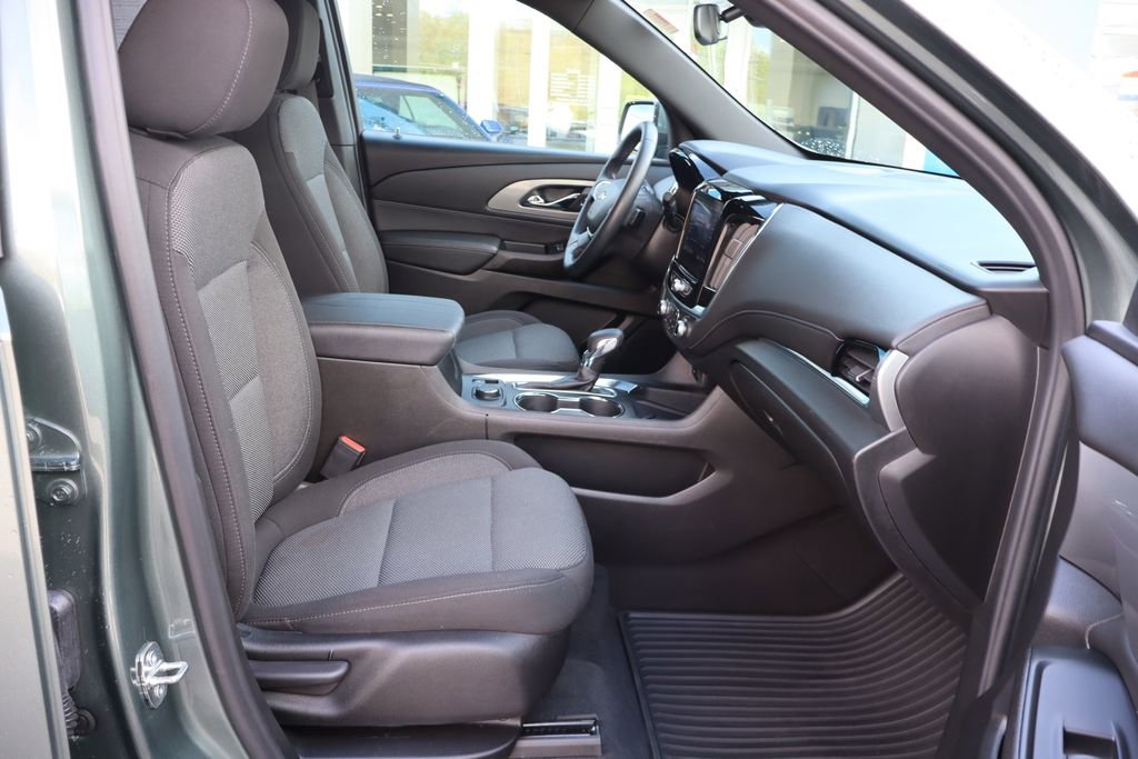 Used 2023 Chevrolet Traverse LT image 17