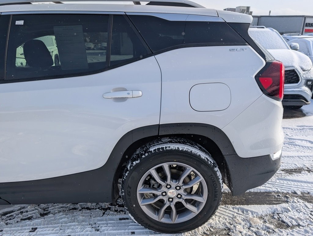 Used 2022 GMC Terrain SLT image 4