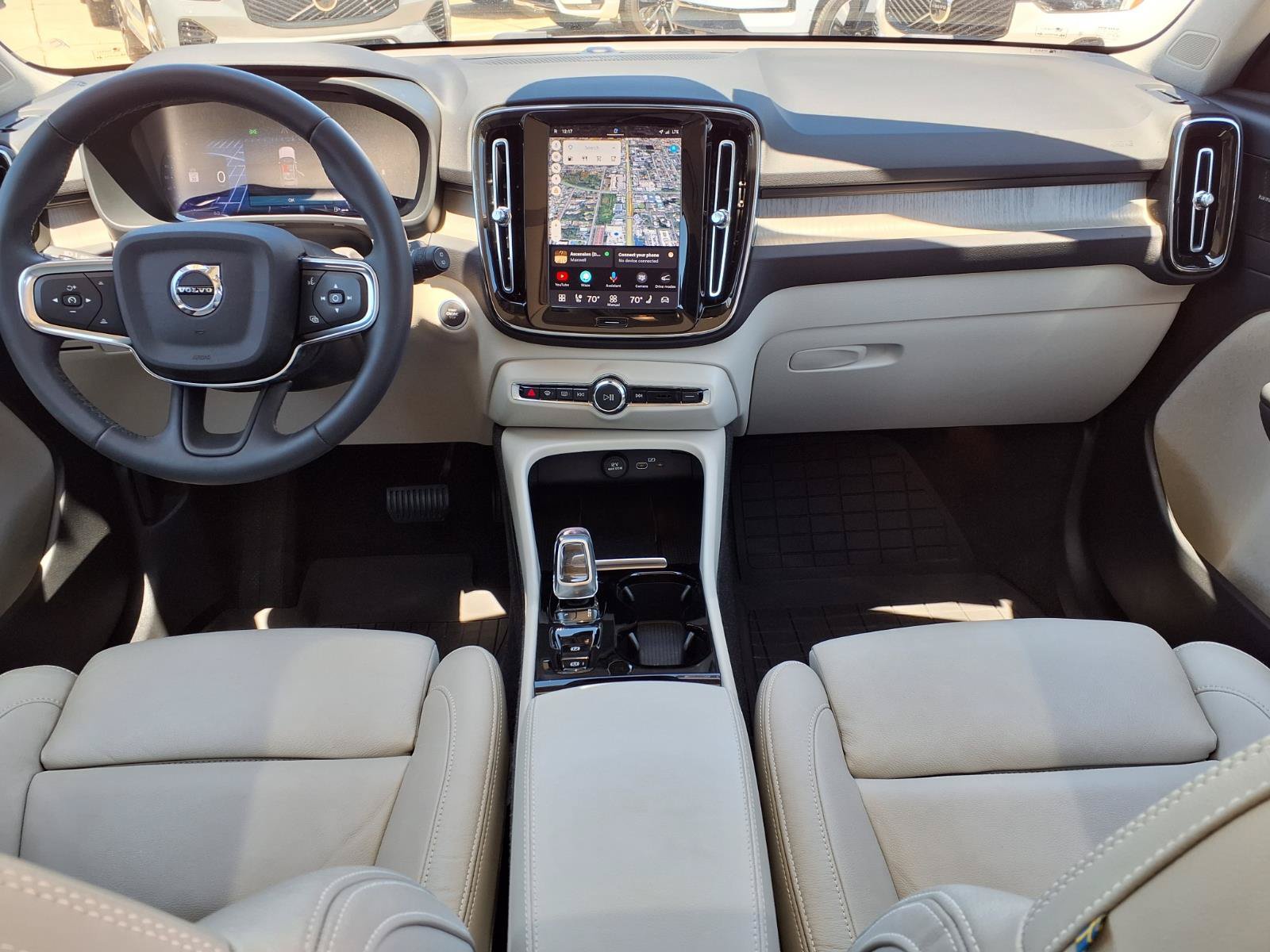 Certified 2023 Volvo XC40 B5 Ultimate w/ Protection Package Premier AWD/4WD image 17
