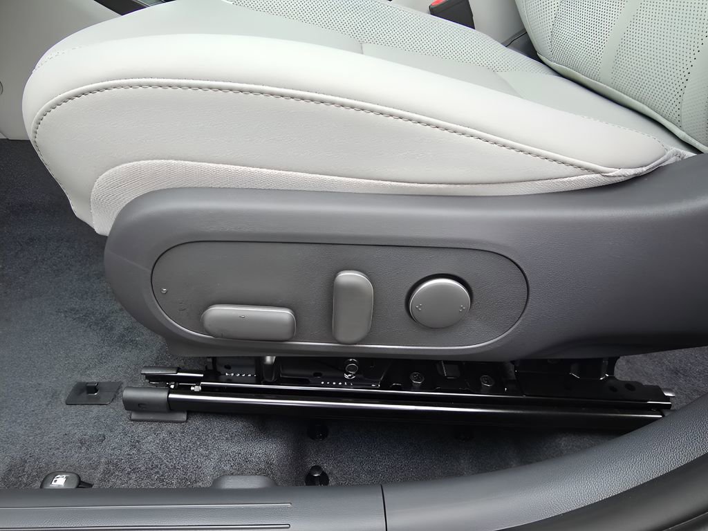 New 2026 Hyundai Kona SEL Premium image 16