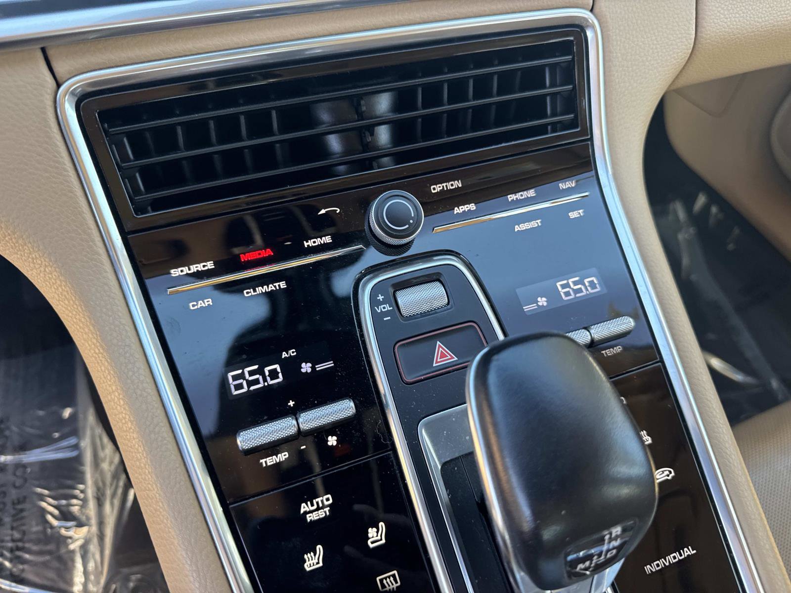 Used 2019 Porsche Panamera 4 image 25