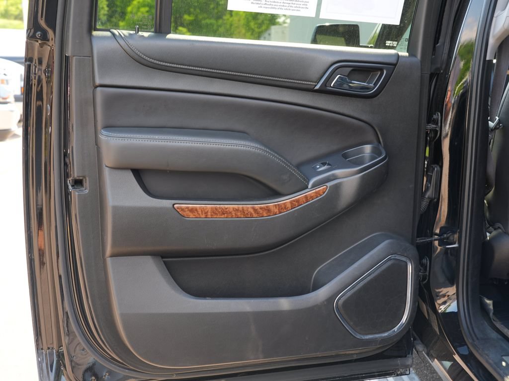 Used 2018 Chevrolet Suburban Premier AWD/4WD image 19