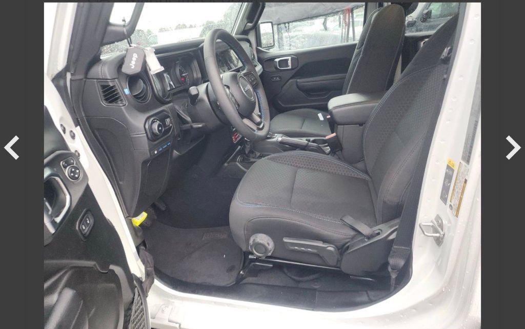 Used 2025 Jeep Wrangler Unlimited Rubicon 4xe w/ Convenience Group image 12