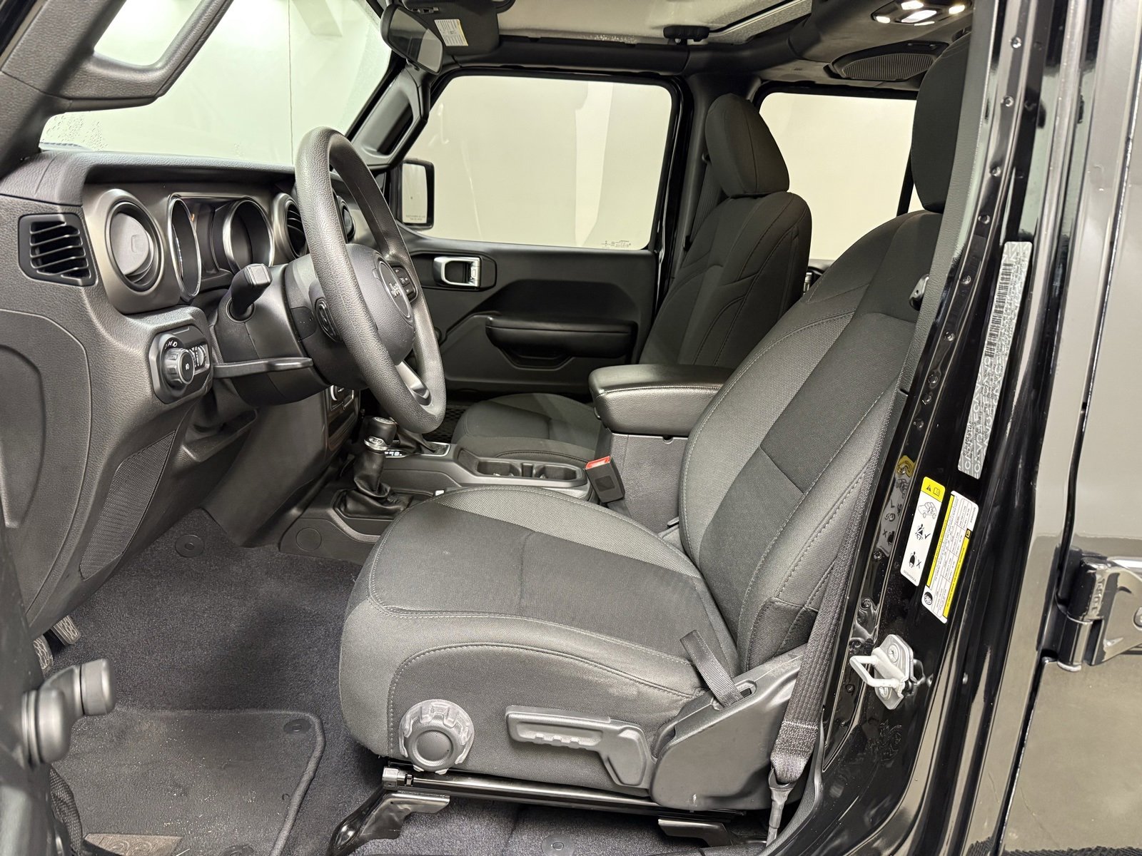 Used 2019 Jeep Wrangler Unlimited Sport image 13