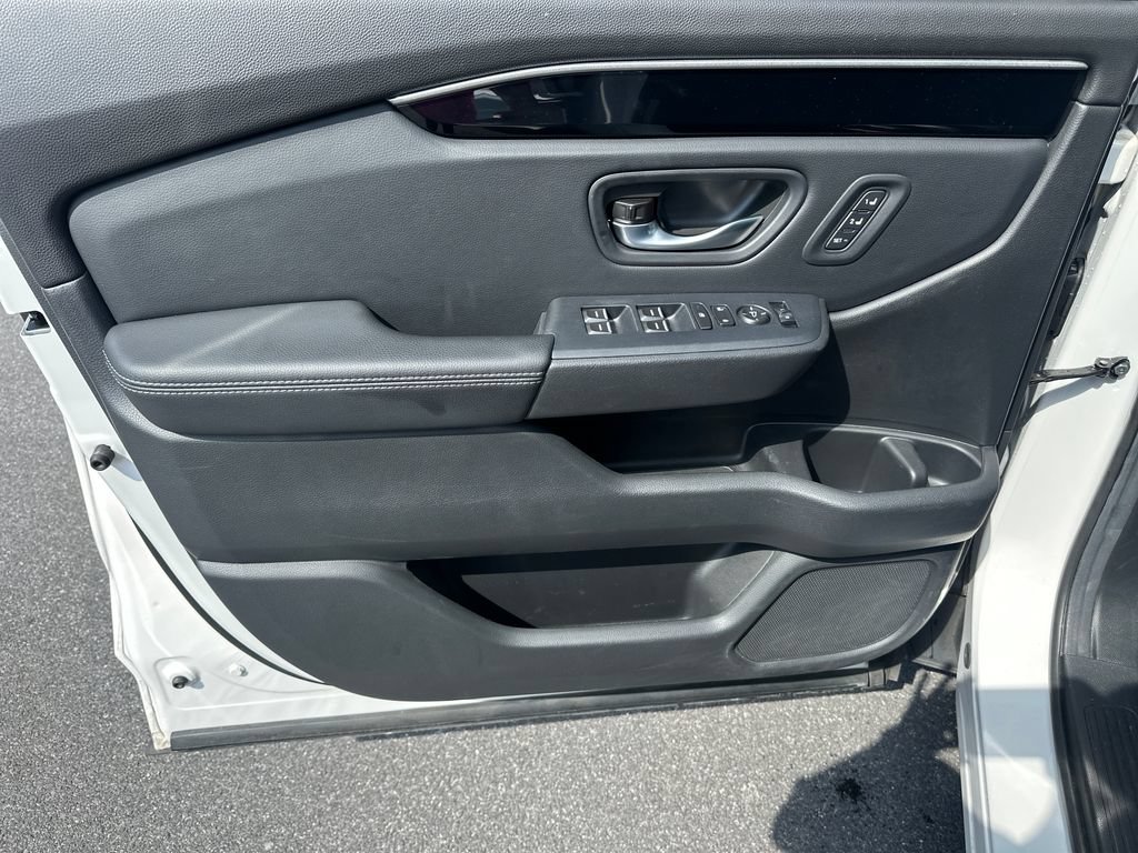 Used 2025 Honda Pilot Touring image 11