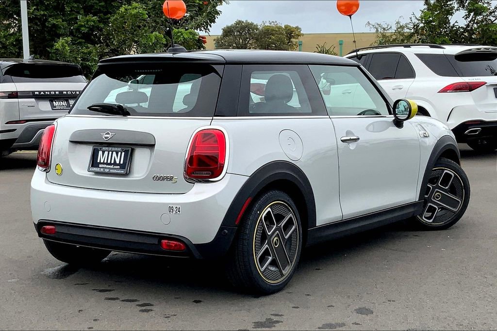 Used 2021 MINI Cooper SE w/ 8.8" Touchscreen Nav Package image 9