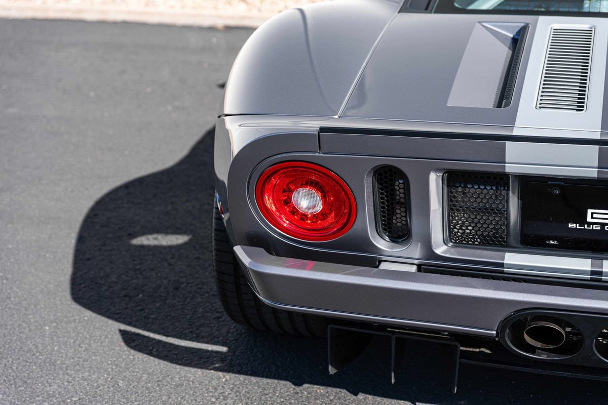 Used 2006 Ford GT RWD image 31