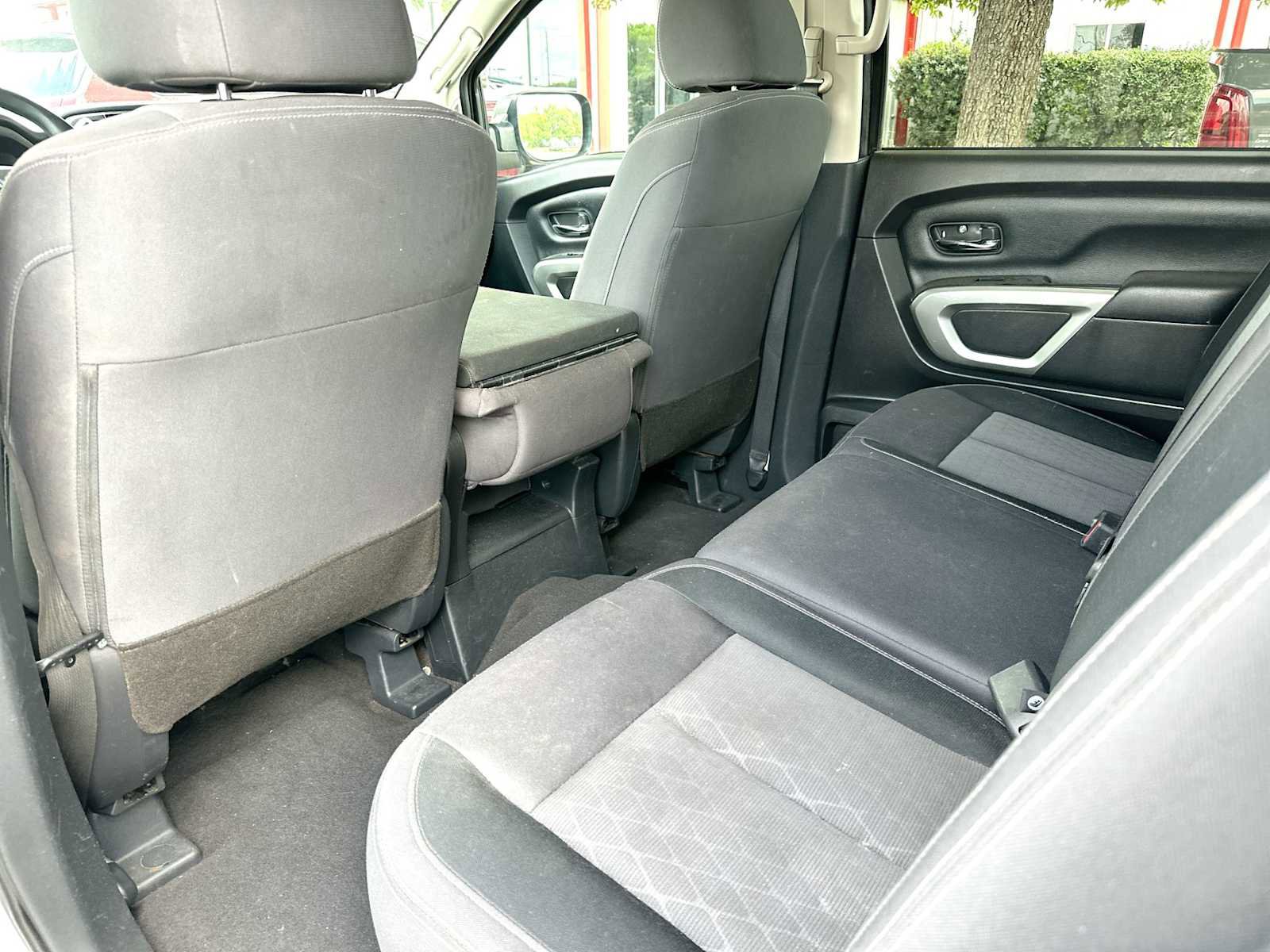 Used 2022 Nissan Titan SV image 24