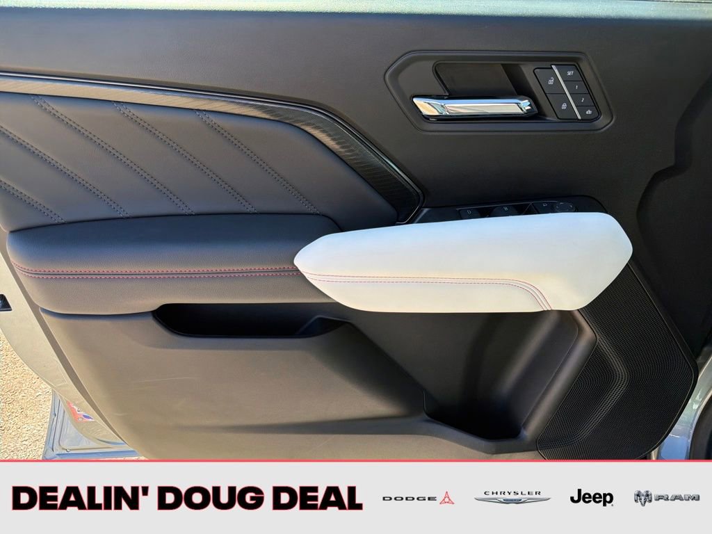 Used 2024 GMC Canyon AT4X image 11