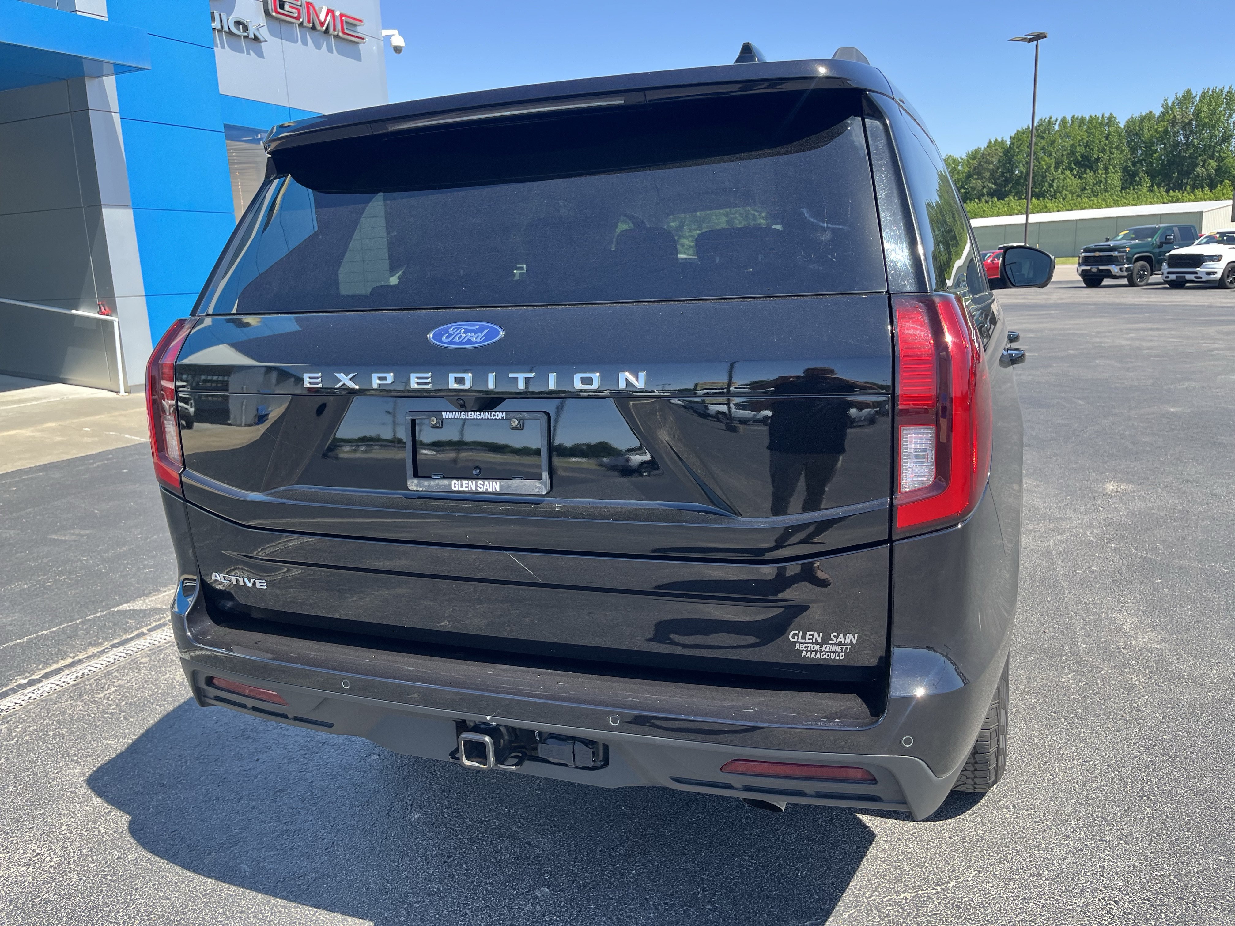 Used 2025 Ford Expedition Active AWD/4WD image 6