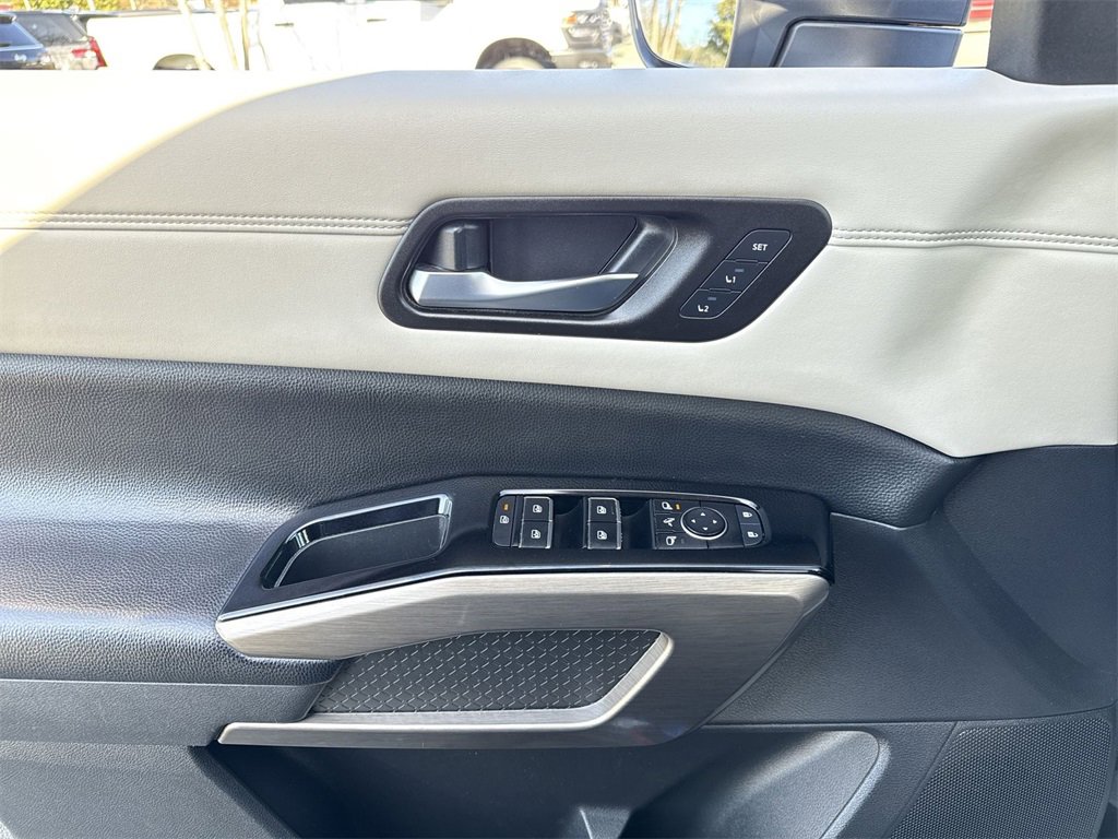 Used 2022 Nissan Pathfinder Platinum w/ Cargo Package image 11