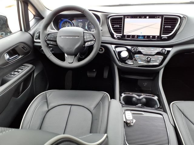New 2027 Chrysler Pacifica Limited FWD image 4