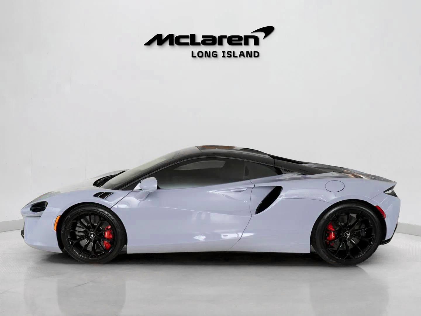 Used 2023 McLaren Artura RWD image 8