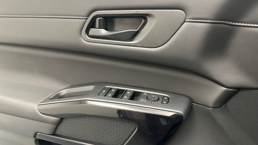 New 2026 Nissan Pathfinder SV image 16