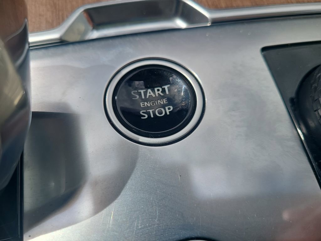 Used 2023 Land Rover Range Rover Long Wheelbase SE image 33