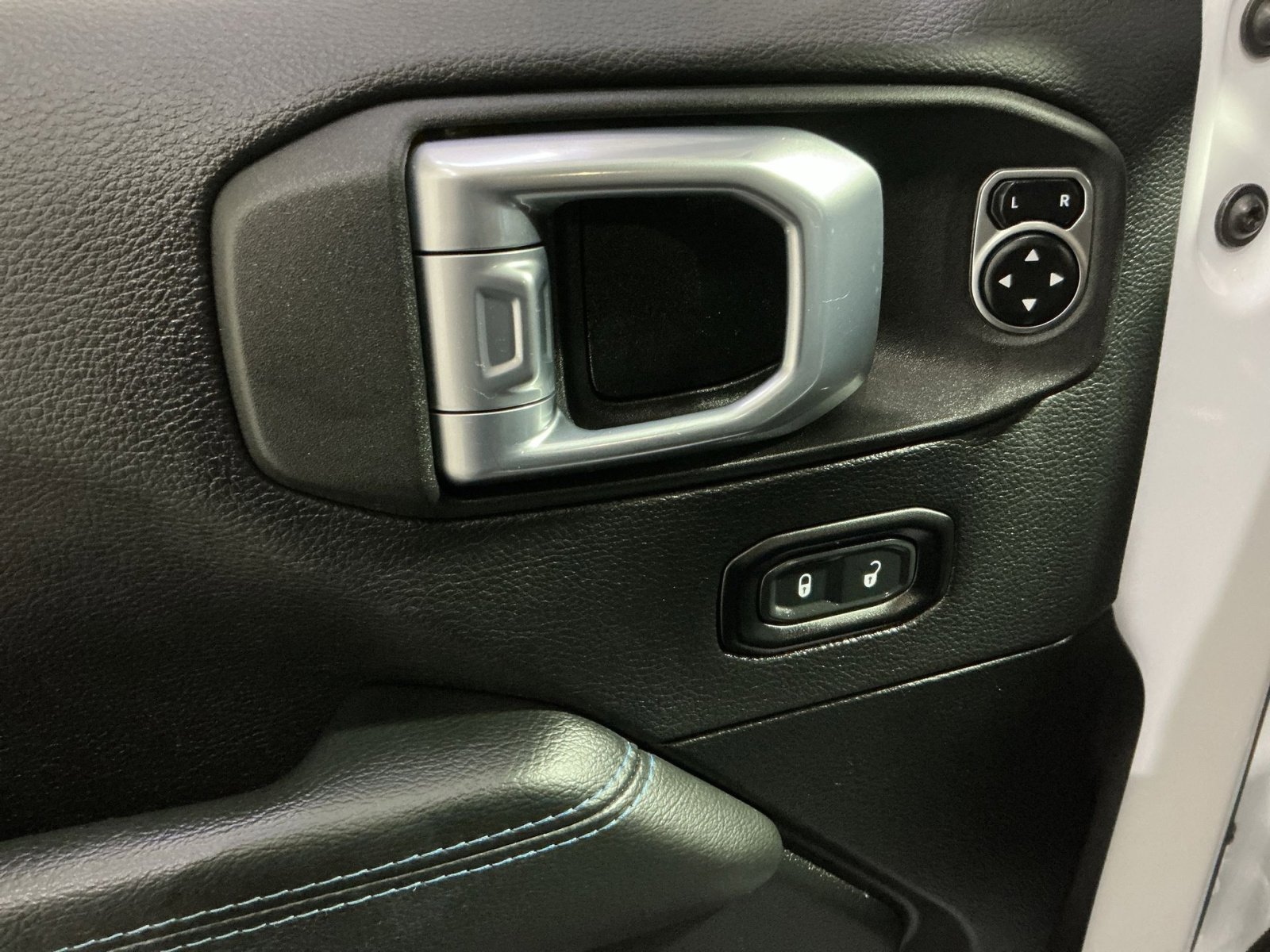 Used 2021 Jeep Wrangler Unlimited Rubicon 4xe w/ Steel Bumper Group image 23