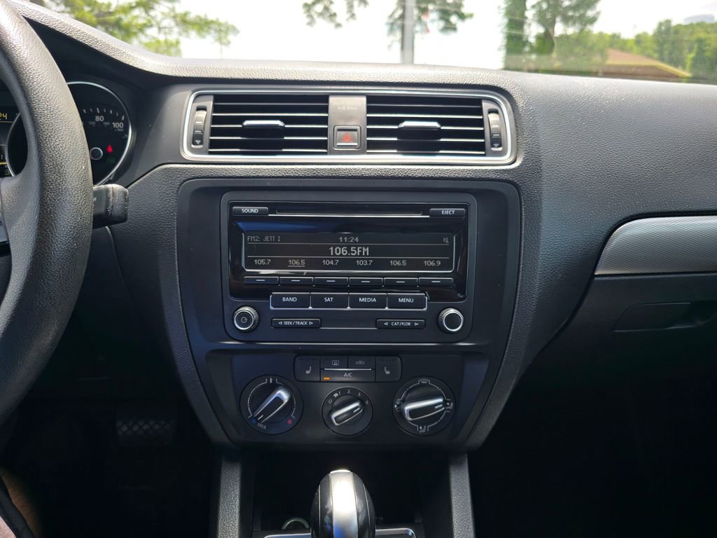 Used 2015 Volkswagen Jetta SE FWD image 21