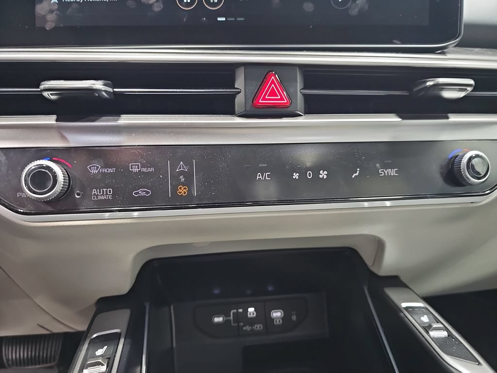 Used 2025 Kia Sorento S w/ Panoramic Sunroof Package FWD image 21
